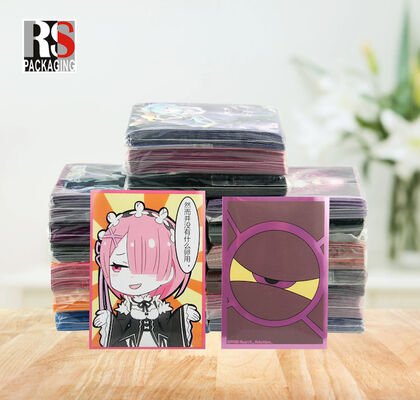 A caixa de cartão de jogo é resistente a arranhões, desgaste e dobra.